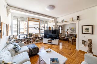 Pis  Plaza del conde del valle de súchil. Piso a reformar en venta en arapiles, madrid