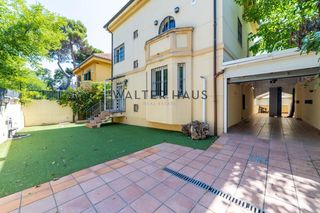 Chalet  Calle del maestro chapí. Chalet a reformar de tres alturas en venta en nueva españa, madr