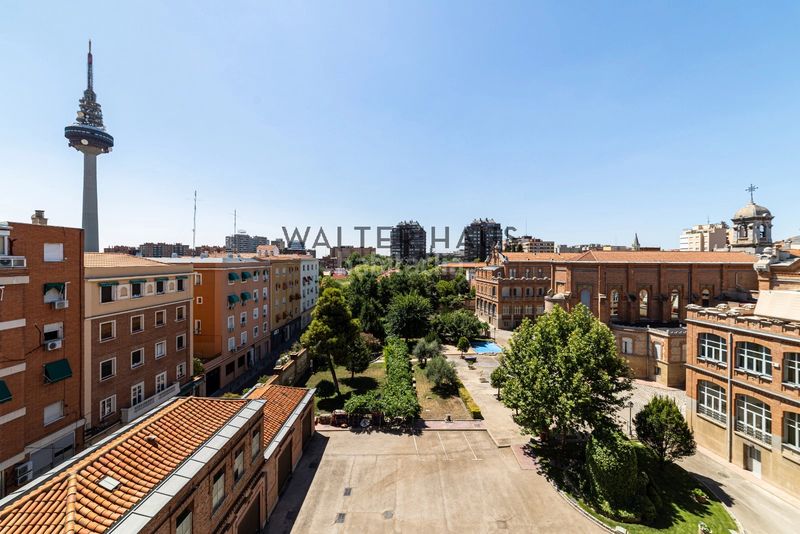 Foto ce9d6935-0d1e-40af-abb6-5bcdf226fb66. Pis amb calefacció aparcament a Fuente del Berro Madrid