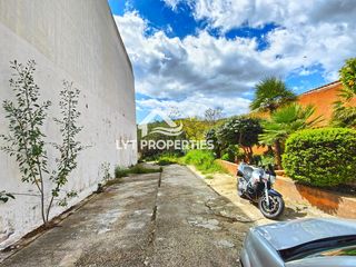 Terreno residencial en Gata de Gorgos. Solar urbano para construcción de pisos y apartamentos con orien