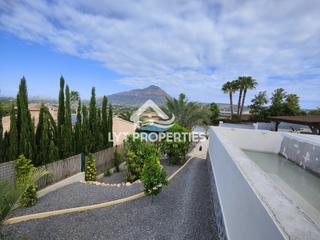 Chalet à Partida Comunes-Adsubia. Venta de villa en jávea de nueva construcción y entrega en breve