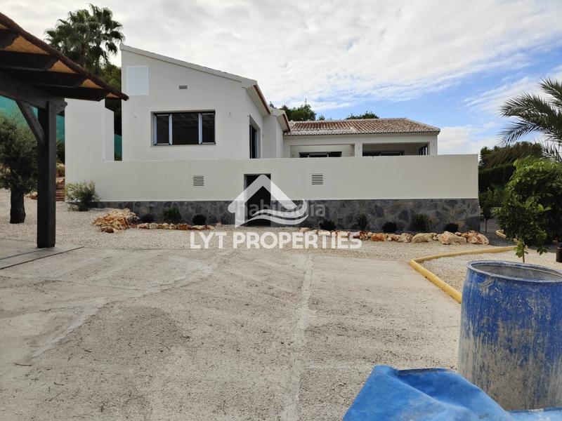 Foto f46d4c52-4f4b-4adc-b708-4bbee2ade621. Chalet con piscina in Partida Comunes-Adsubia Xàbia