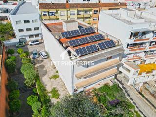 Edifici  N/a. Edificio de tres alturas por terminar en gata de gorgos con vist