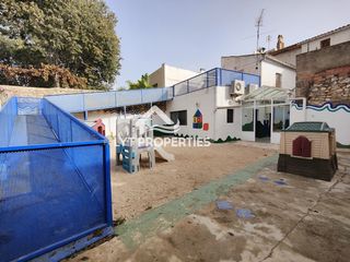 Casa a Gata de Gorgos. Gran oportunidad de casa céntrica y con amplio patio en gata de