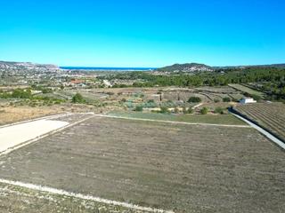 Terrain résidentiel  N/a. Parcela rústica de 12.000 metros cuadrados con vistas al mar y a