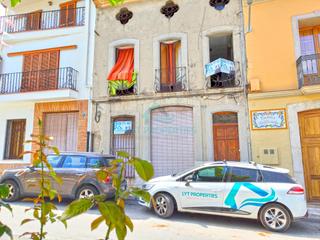 Maison  N/a. Casa de pueblo en pedreguer con patio y terraza para reformar en