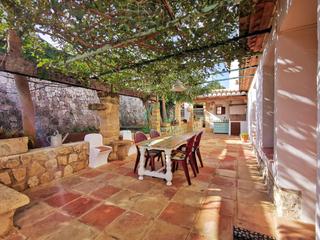 Xalet a Partida Comunes-Adsubia. Villa de lujo de estilo mediterráneo con diferentes viviendas se