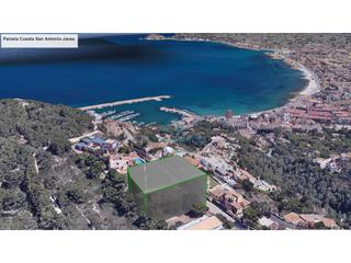 Terreno residenziale en Puerto. Parcela urbana con antenas de telecomunicacin en lo alto la cue