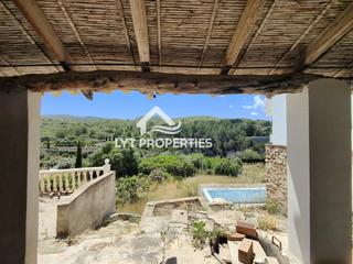 Maison à Gata de Gorgos. Extraordinasria casa de pueblo con amplio patio y parcela con vi