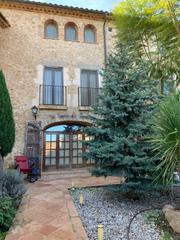 Masia a Tallada d´Empordà (La). Casa de pueblo con jardín en tor