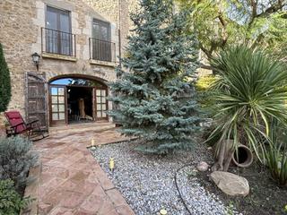 Masa en Tallada dEmpord (La). Casa de pueblo con jardn en tor