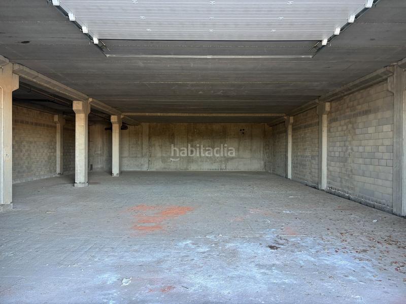 Foto f92934c6-353a-40b5-85b7-6ae45dd80f1f. Geschäftsraum in Mont-ras