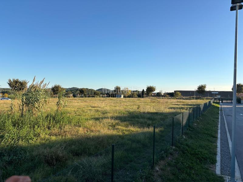 Foto f43cdbf0-408c-4260-b21f-3aefe3d75380. Wohngrundstück in Mont-ras