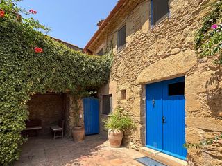 Bauernhof in Corçà. Casa de pueblo en corçà