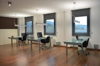 Alquiler Oficina en Roca del Vallès (La). Oficina con ascensor,  calefacción y aire acondicionado
