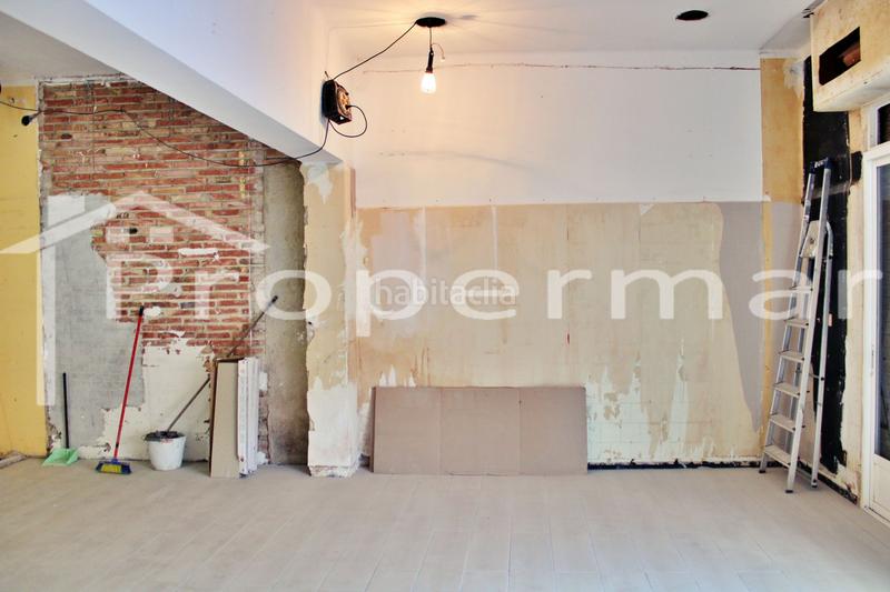 Foto f2fc498f-e8d0-417a-a7af-790a97ca7b63. Alquiler local comercial local en pleno centro en Roca del Vallès (La)