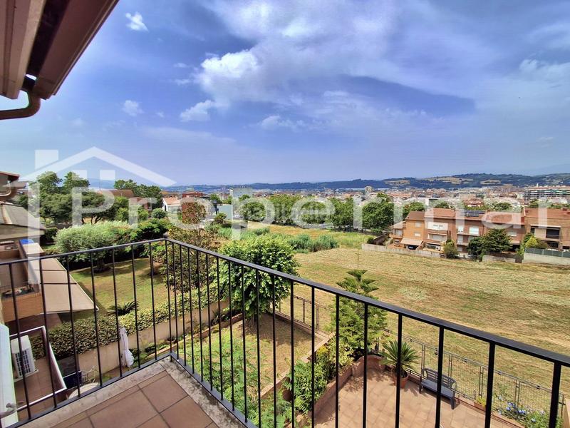 Foto 19f5b2b7-6b79-4033-aeb5-5f23ae77b62c. Casa adosada casa en venta , 3 dormitorios. en Font Verda en Granollers