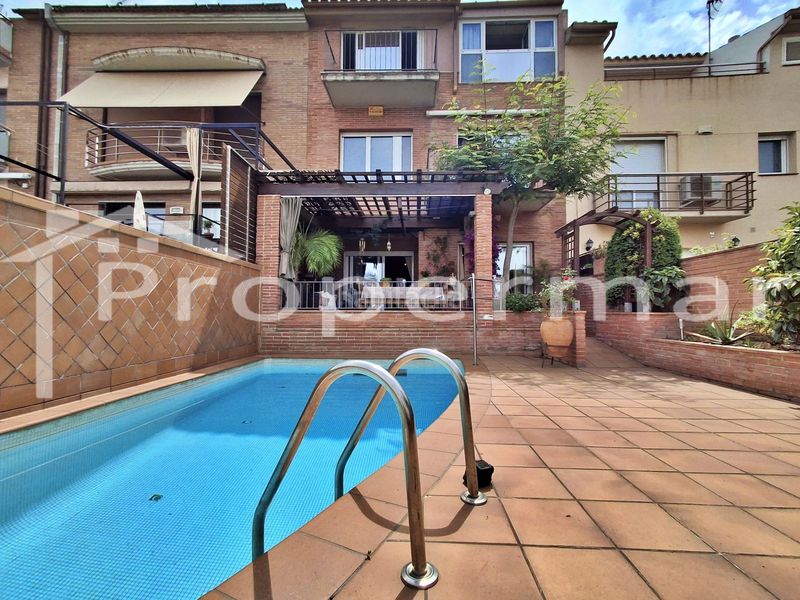 Foto 8cddbda9-3bba-47a5-bf41-36508961ab12. Casa adossada amb calefacció piscina a Font Verda Granollers