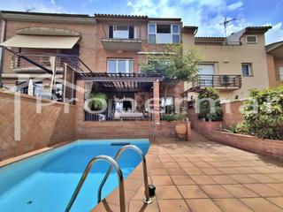 Casa adossada a Font Verda. Casa en venta , 3 dormitorios. en font verda granollers