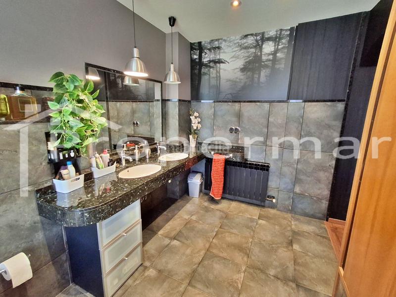 Foto bc9a2778-e53a-460d-97e6-c8968436f2c5. Casa adosada casa en venta , 3 dormitorios. en Font Verda en Granollers