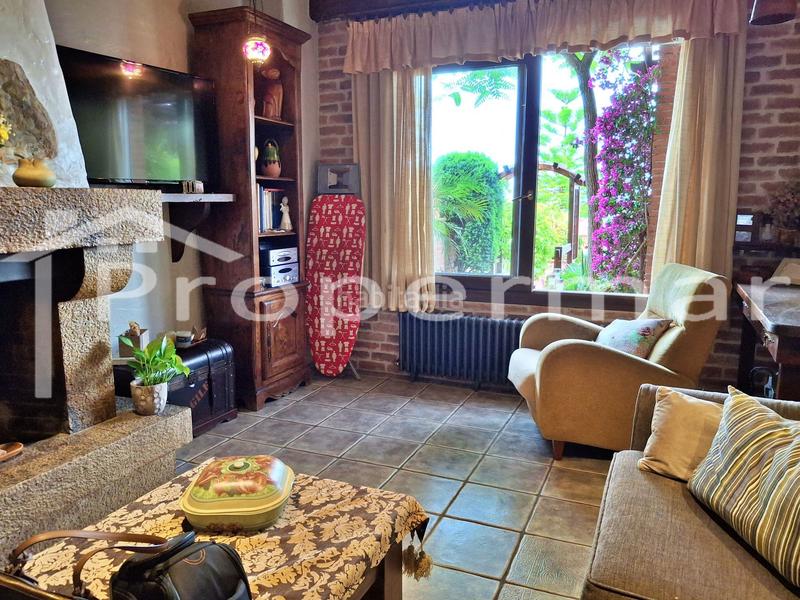 Foto c114294e-57b7-493e-b455-bb558633a503. Semi detached house with heating pool in Font Verda Granollers