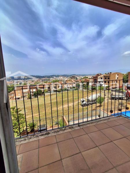 Foto c90a2149-d913-43fc-8362-9f870678b128. Semi detached house with heating pool in Font Verda Granollers