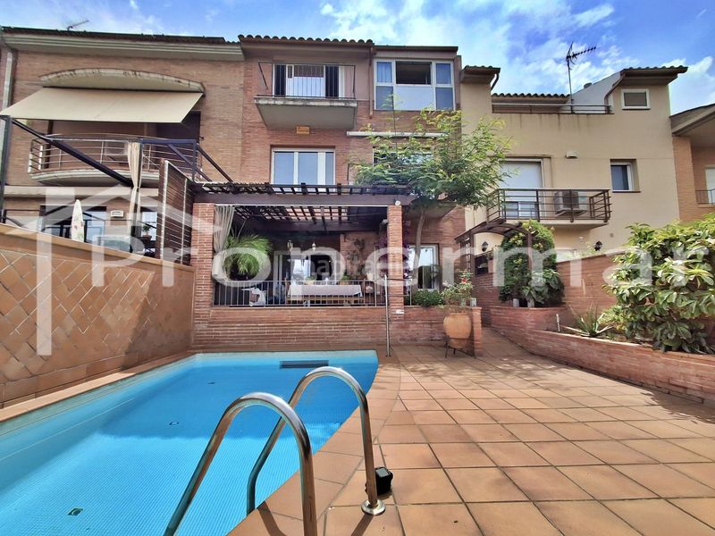 Foto d78b830d-03bb-44e6-b6ee-4c1cf2e9f0cf. Casa adossada amb calefacció piscina a Font Verda Granollers