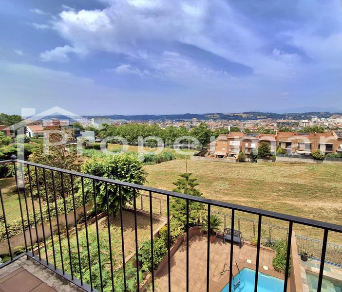 Foto e9372318-6f02-4715-b331-42e6f6089252. Semi detached house with heating pool in Font Verda Granollers