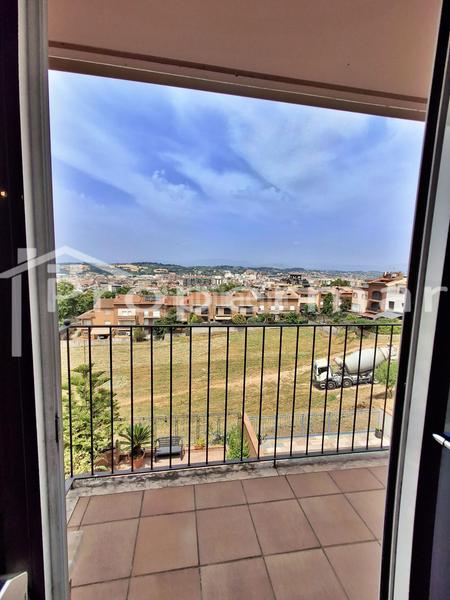 Foto e9b41436-de80-482f-ad11-7d33776ba42f. Semi detached house with heating pool in Font Verda Granollers