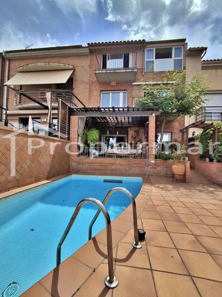Foto ead3938a-f32f-40cb-8753-08009a9cae1b. Casa adosada casa en venta , 3 dormitorios. en Font Verda en Granollers