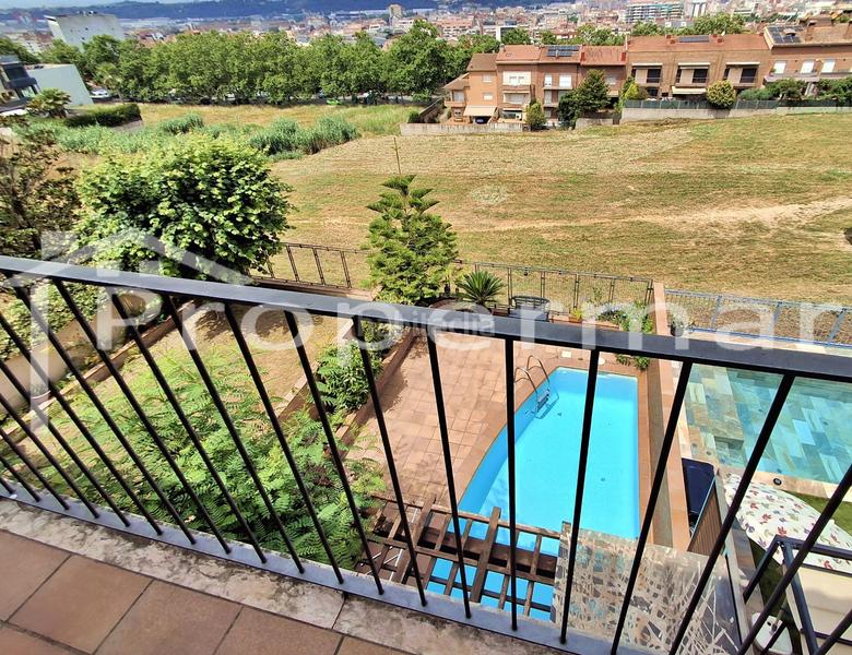 Foto f1d95ad4-514e-4f7c-af30-d97652e4fa86. Semi detached house with heating pool in Font Verda Granollers