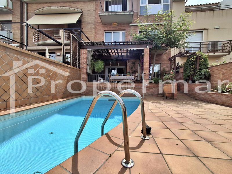 Foto f47cd15c-f3ef-41ef-821e-d1c15f3dd8f8. Casa adossada amb calefacció piscina a Font Verda Granollers