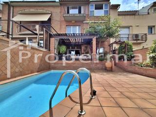 Casa adossada a Font Verda. Casa en venta , 3 dormitorios. en font verda granollers