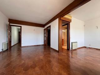 Etagenwohnung in Joan Prim. Se vende piso de 3 habitaciones con ascensor