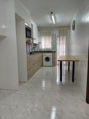 Maison jumelée à Tres Torres. En venta! amplia casa familiar con 4 habitaciones  buhardilla