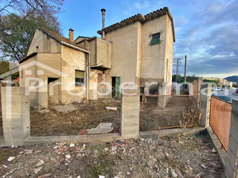Foto facd212d-598b-40ee-aeb3-161c8eb09f33. Casa a Parets del Vallès