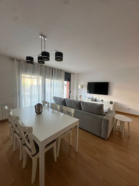 Foto 0ebed757-cfc6-41f8-b5f1-4c388b2a86a9. Casa adossada amb calefacció aparcament a Vilanova del Vallès