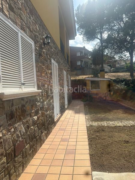 Foto 404b78a4-2102-44eb-802e-f3c5361f2f77. Casa amb calefacció piscina a Montornès del Vallès