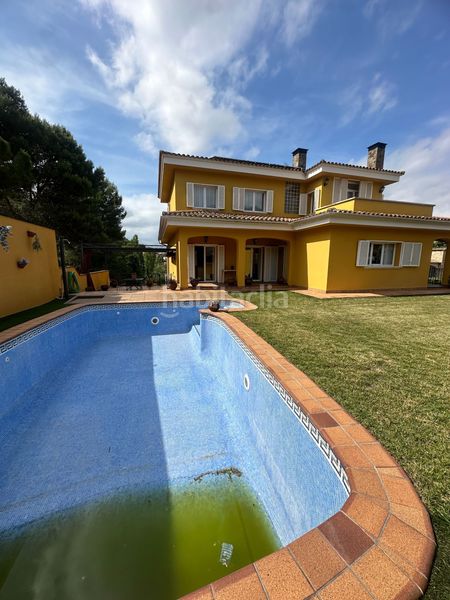 Foto a8cfef54-1e6e-4388-86ce-442c46eb1923. Casa amb calefacció piscina a Montornès del Vallès