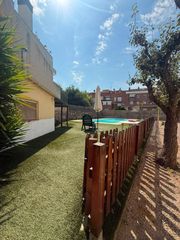 Casa a schiera in Vilanova del Vallès. Dos casas adosadas en el centro de vilanova del valles