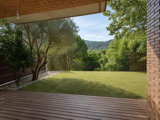 Rent House in Urbanitzacions. Casa a tres vientos con jardín y zona de barbacoa en alquiler  a