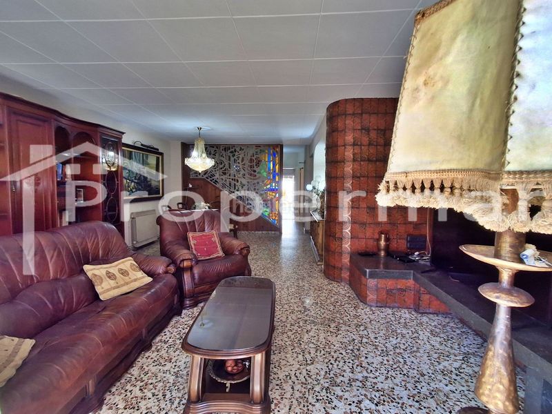 Foto f4412139-a71d-4d9c-b8dc-b4718fc615ce. Casa adossada a Sant miquel Granollers
