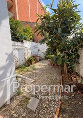 Reihenhaus in Centre. Casa en pleno centro de badalona con patio privado y gran potenc
