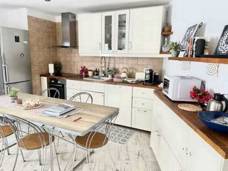 Rent Flat  Carrer del cantàbric. Piso moderno y sencillo