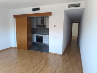 Affitto Appartamento in Nou Eixample Sud. Alquiler piso c/parking tarragona