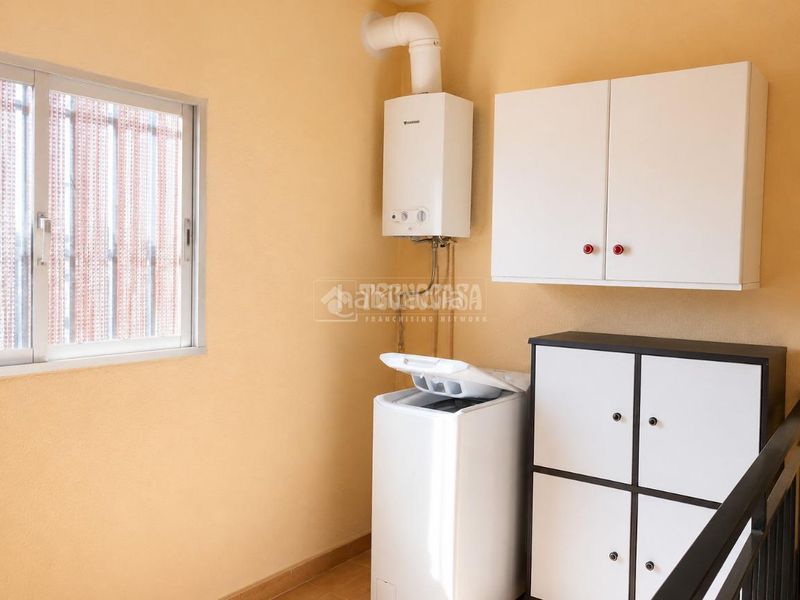 Foto f6eb103a-a0f2-4979-8676-91ba0e86a914. Casa aparellada a El Palo Málaga