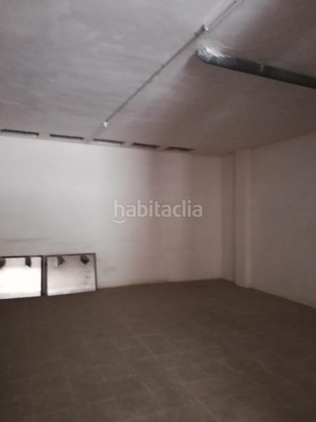 Foto cddae5e5-b1a5-47f1-bd69-5a75a6e3f43e. Local comercial a El Pedró Cornellà de Llobregat