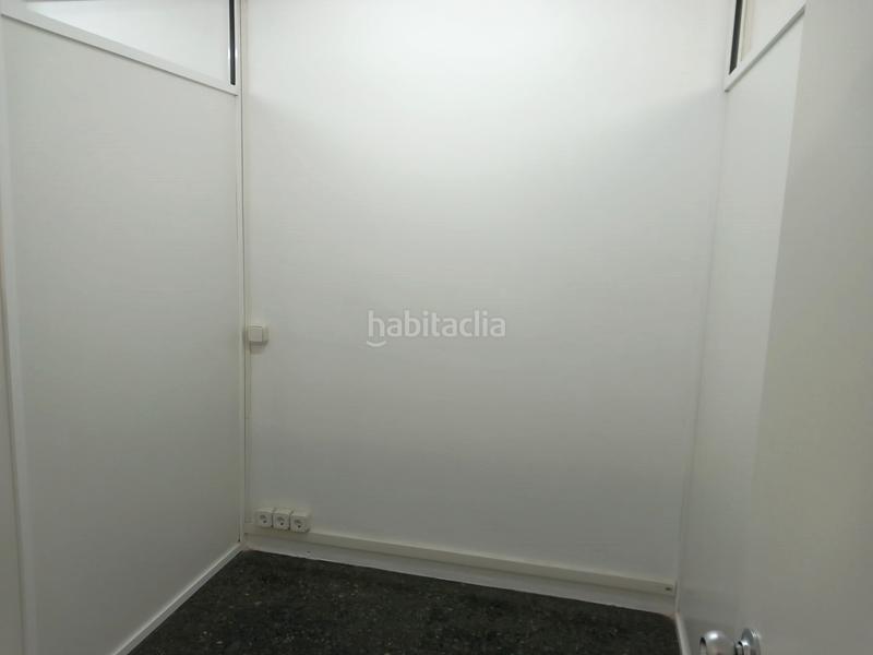 Foto 11fbd587-4c66-4b30-904e-6bebc17bcbae. Oficina amb calefacció a La Nova Esquerra de l´Eixample Barcelona