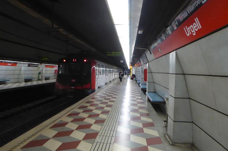 Foto dd9cfc81-c1f1-4c4f-acb4-ab251e3445b9. Oficina amb calefacció a La Nova Esquerra de l´Eixample Barcelona