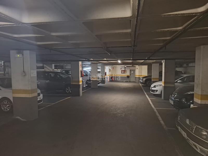 Foto ad5921a2-40ec-4375-8f00-ae505aa12b6c. Parking coche en Sants Barcelona